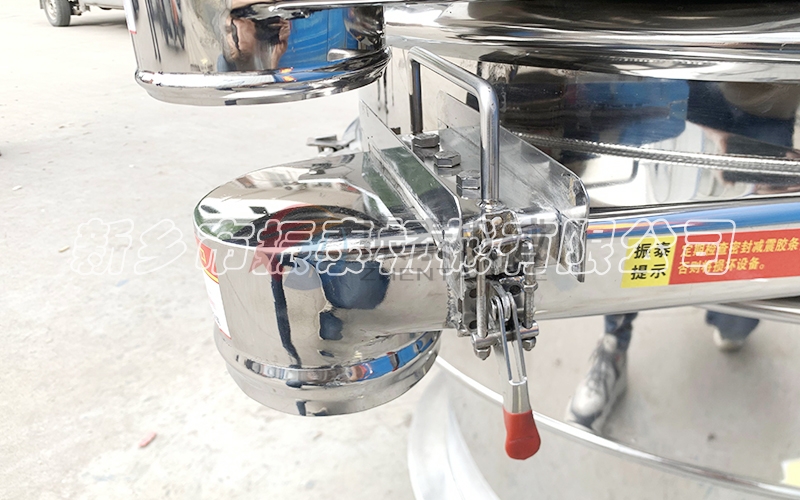 圓形旋振篩進出料口加裝除鐵器 圓形旋振篩進出料口加裝除鐵器